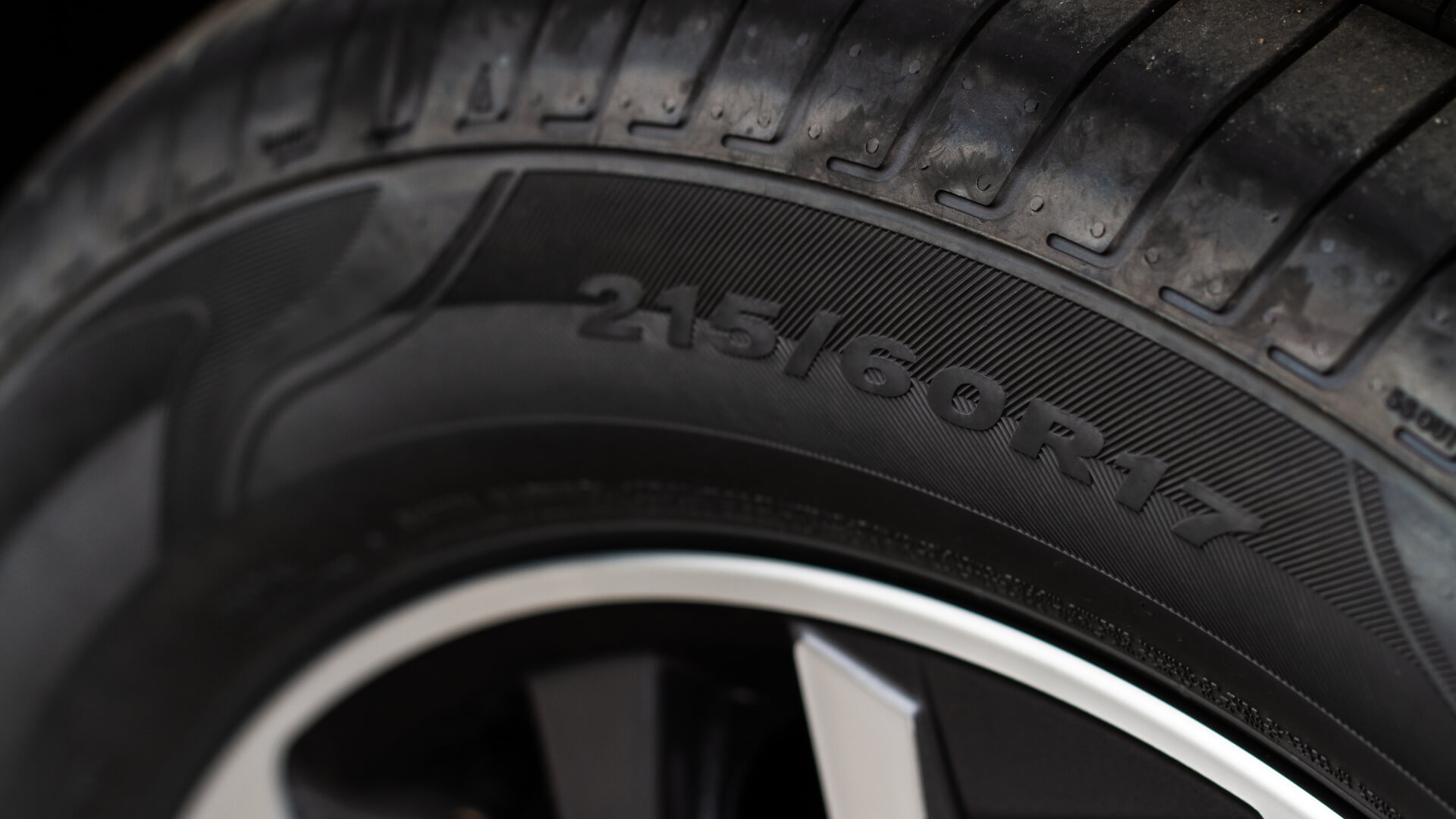 Otomobil Lastik Hız Kodları Nedir? Lastik Harf ve Numara Anlamları